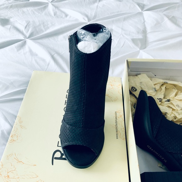 BNIB Peep-Toe Booties - Picture 2 of 8